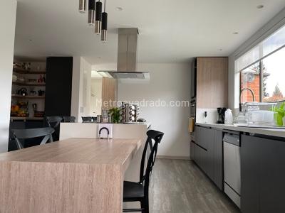 Casa de 4 alcobas en venta en San Sebastian, Bogotá, 290 m² · foto 7 de 20