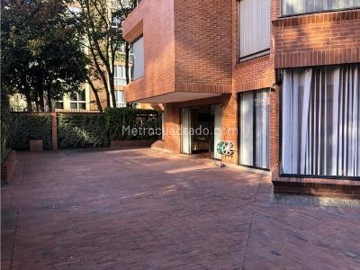 Apartamento de 4 alcobas en venta en La Carolina, Bogotá, 239 m² · foto 19 de 20