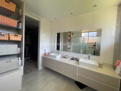 Casa de 4 alcobas en venta en Hacienda San Simon, Bogotá, 330 m² · foto 12 de 20