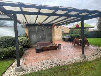 Casa de 4 alcobas en arriendo en Hacienda San Simon, Bogotá, 330 m² · foto 3 de 20