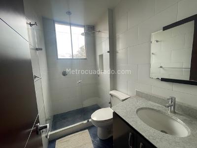 Casa de 4 alcobas en arriendo en Hacienda San Simon, Bogotá, 330 m² · foto 8 de 20