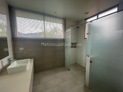 Casa de 4 alcobas en arriendo en Hacienda San Simon, Bogotá, 330 m² · foto 13 de 20