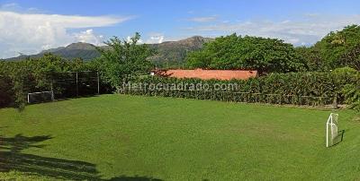 Casa de 4 alcobas en venta en Ricaurte, Girardot, 361 m² · foto 14 de 20