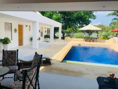 Casa de 4 alcobas en venta en Ricaurte, Girardot, 361 m² · foto 3 de 20