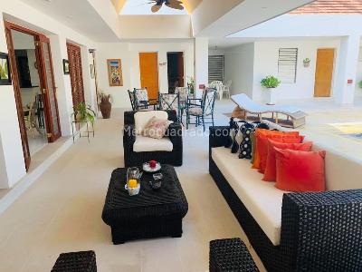 Casa de 4 alcobas en venta en Ricaurte, Girardot, 361 m² · foto 2 de 20