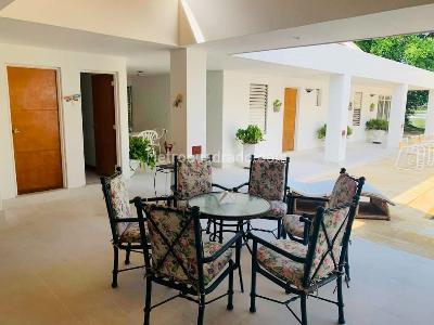 Casa de 4 alcobas en venta en Ricaurte, Girardot, 361 m² · foto 5 de 20