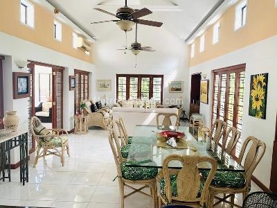Casa de 4 alcobas en venta en Ricaurte, Girardot, 361 m² · foto 7 de 20