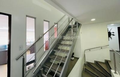 Casa de 5 alcobas en venta en Pontevedra San Luis De Potosi, Bogotá, 458 m² · foto 2 de 19