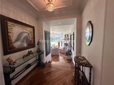 Casa de 4 alcobas en venta en San Jose De Bavaria, Bogotá, 377 m² · foto 2 de 20