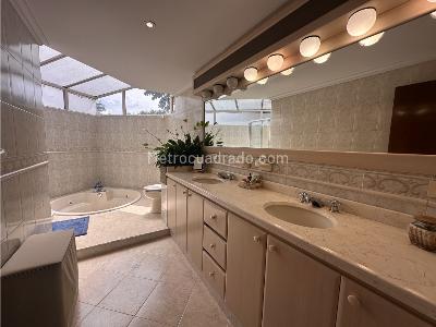 Casa de 4 alcobas en venta en San Jose De Bavaria, Bogotá, 377 m² · foto 18 de 20