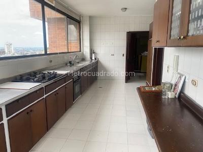 Apartamento de 3 alcobas en venta en Altos De Santa Teresita, Cali, 321 m² · foto 3 de 15