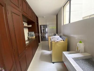 Apartamento de 3 alcobas en venta en Altos De Santa Teresita, Cali, 321 m² · foto 4 de 15
