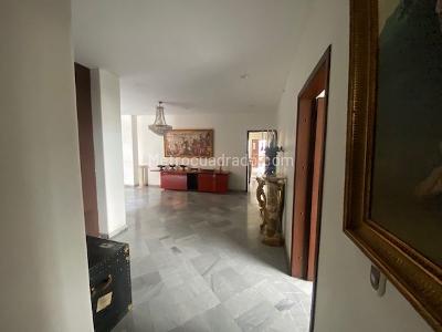 Apartamento de 3 alcobas en venta en Altos De Santa Teresita, Cali, 321 m² · foto 8 de 15
