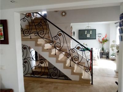 Casa de 5 alcobas en venta en Circasia, Armenia, 265 m² · foto 2 de 20