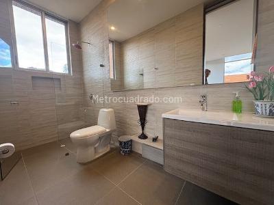 Casa de 4 alcobas en venta en Hacienda San Simon Pl, Bogotá, 370 m² · foto 9 de 20