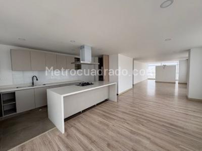Apartamento de 3 alcobas en venta en La Castellana, Bogotá, 155 m² · foto 2 de 20