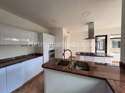 Casa de 4 alcobas en venta en Hacienda San Simon, Bogotá, 580 m² · foto 2 de 20