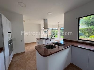 Casa de 4 alcobas en venta en Hacienda San Simon, Bogotá, 580 m² · foto 3 de 20