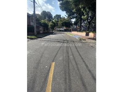Casa de 3 alcobas en venta en Polo Club, Bogotá, 234 m² · foto 2 de 20