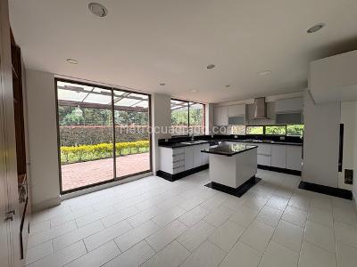 Casa de 5 alcobas en venta en San Sebastian, Bogotá, 430 m² · foto 2 de 20