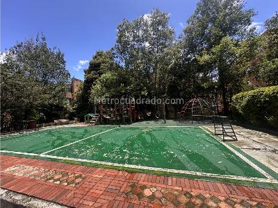 Apartamento de 3 alcobas en venta en Los Rosales, Bogotá, 176 m² · foto 16 de 17