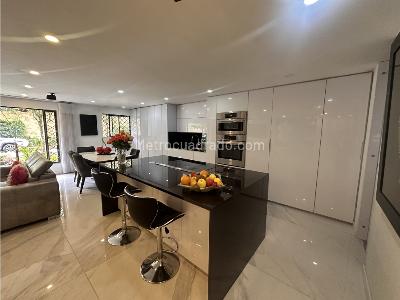 Apartamento de 3 alcobas en venta en Los Rosales, Bogotá, 176 m² · foto 3 de 17