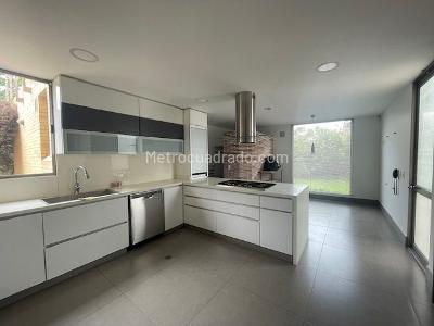 Casa de 4 alcobas en venta en Hacienda San Simon, Bogotá, 330 m² · foto 18 de 20