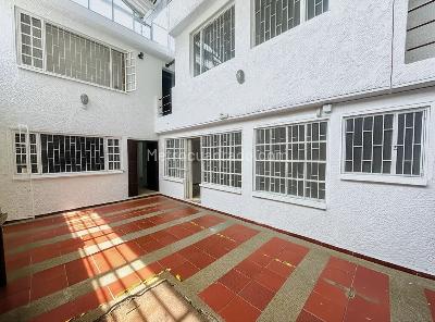 Casa de 4 alcobas en venta en El Batan, Bogotá, 247 m² · foto 11 de 19