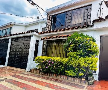 Casa de 4 alcobas en venta en El Batan, Bogotá, 247 m² · foto 2 de 19