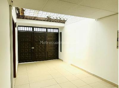 Casa de 4 alcobas en venta en El Batan, Bogotá, 247 m² · foto 3 de 19