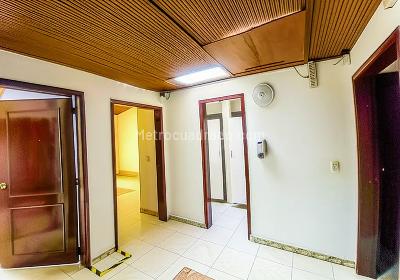 Casa de 4 alcobas en venta en El Batan, Bogotá, 253 m² · foto 8 de 19