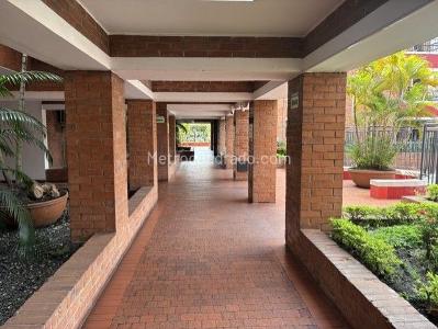 Apartamento de 3 alcobas en arriendo en Prados Del Norte, Cali, 130 m² · foto 17 de 18