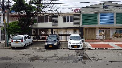 Casa de 5 alcobas en venta en El Piloto, Cali, 241 m² · foto 1 de 11