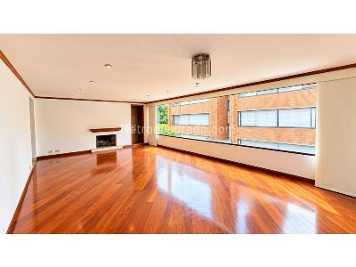 Apartamento de 3 alcobas en venta en Santa Barbara Central, Bogotá, 167 m² · foto 2 de 20