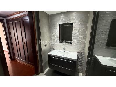 Apartamento de 3 alcobas en venta en Santa Barbara Central, Bogotá, 167 m² · foto 14 de 20