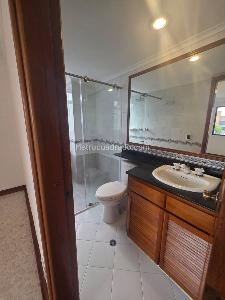 Apartamento de 2 alcobas en venta en El Poblado, Medellín, 85 m² · foto 17 de 20