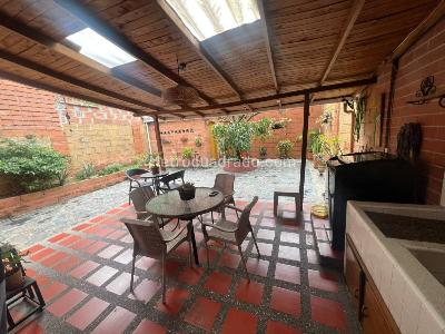 Casa de 5 alcobas en venta en Santa Monica, Medellín, 161 m² · foto 7 de 9