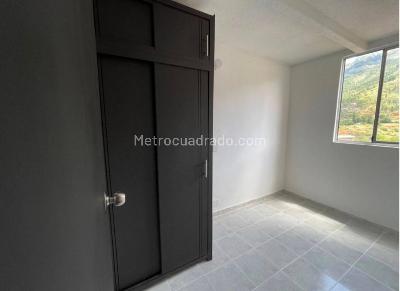 Apartamento de 3 alcobas en venta en Niquia, Bello, 58 m² · foto 7 de 12