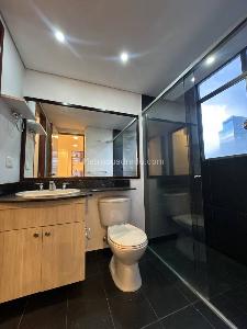 Apartamento de 2 alcobas en arriendo en Castropol, Medellín, 88 m² · foto 13 de 20