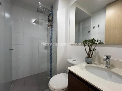 Apartamento de 2 alcobas en arriendo en Loma Del Indio, Medellín, 66 m² · foto 7 de 19