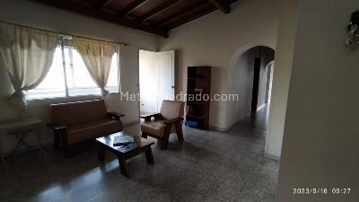 Apartamento de 3 alcobas en venta en Estadio, Medellín, 126 m² · foto 3 de 11