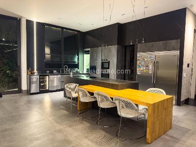 Casa de 5 alcobas en venta en Las Palmas, Medellín · foto 8 de 19