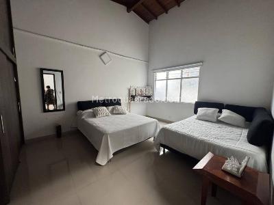 Casa de 5 alcobas en venta en La Castellana, Medellín, 305 m² · foto 10 de 20