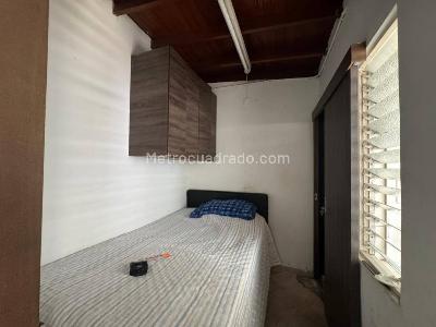 Casa de 5 alcobas en venta en La Castellana, Medellín, 305 m² · foto 15 de 20