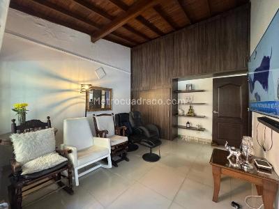 Casa de 5 alcobas en venta en La Castellana, Medellín, 305 m² · foto 3 de 20
