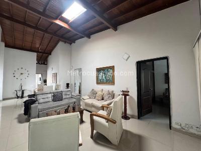 Casa de 5 alcobas en venta en La Castellana, Medellín, 305 m² · foto 4 de 20