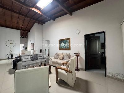 Casa de 5 alcobas en venta en La Castellana, Medellín, 305 m² · foto 6 de 20