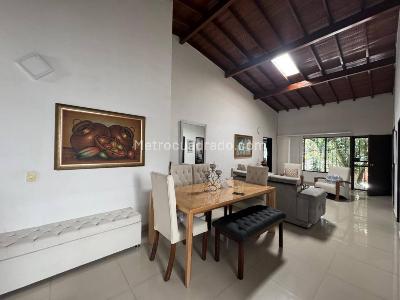 Casa de 5 alcobas en venta en La Castellana, Medellín, 305 m² · foto 7 de 20