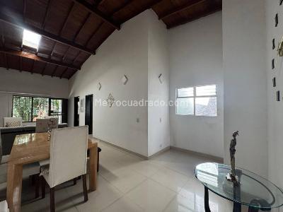 Casa de 5 alcobas en venta en La Castellana, Medellín, 305 m² · foto 9 de 20