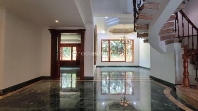 Casa de 4 alcobas en venta en El Poblado, Medellín, 1520 m² · foto 13 de 20